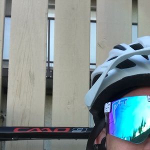 Meet your Posher, Lewis